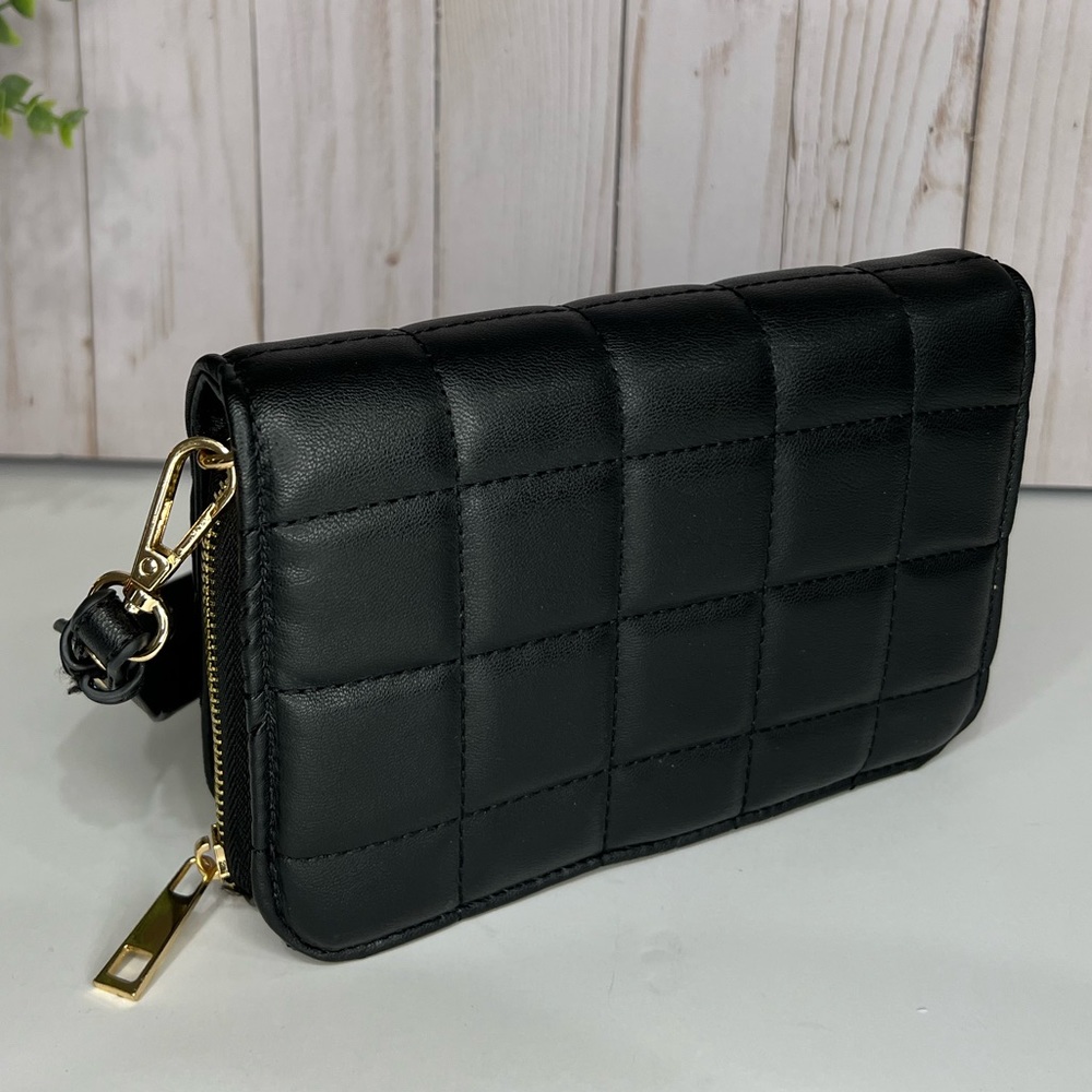 Like New Quilted Cross Body Clutch / Wallet